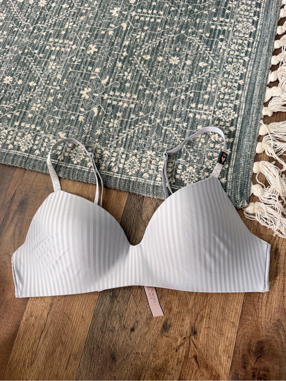 Victoria's Secret T Shirt Lightly Lined Striped Wireless Bra
